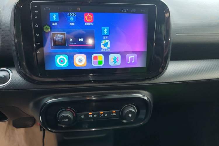Used Roewe Clever 2021 302 km New Four-Seater Super-Efficient Version Audio And AC Panel