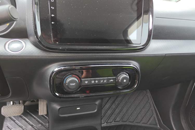 Used Roewe Clever 2021 302km Excellence Edition Audio And AC Panel