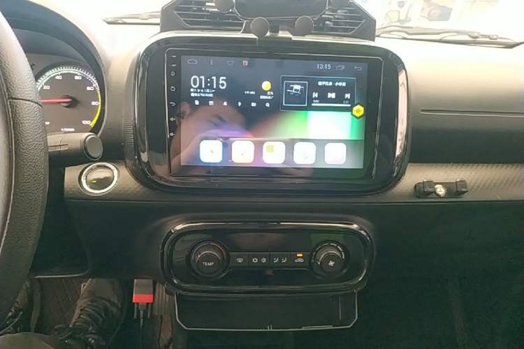 Used Roewe Clever 2021 302 km New Four-Seater Super-Efficient Version Audio And AC Panel