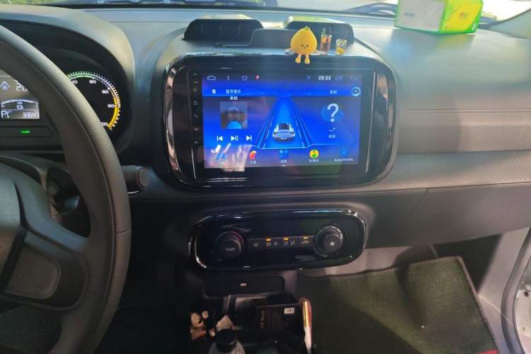 Used Roewe Clever 2021 302 km New Four-Seater Super-Efficient Version Audio And AC Panel