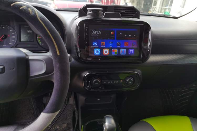 Used Roewe Clever 2021 302 km New Four-Seater Super-Efficient Version Audio And AC Panel
