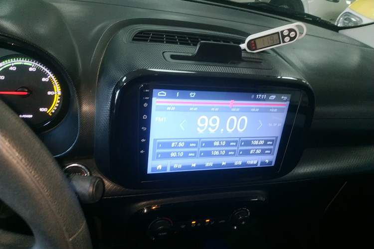 Used Roewe Clever 2021 302 km New Four-Seater Super-Efficient Version Audio And AC Panel