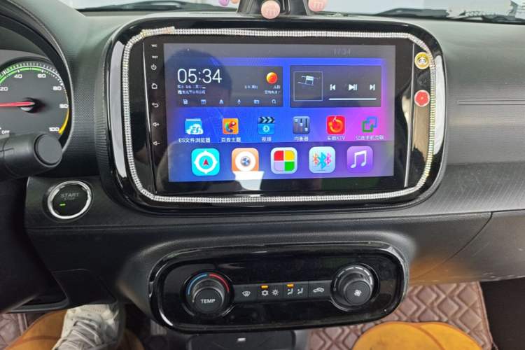 Used Roewe Clever 2021 302 km New Four-Seater Super-Efficient Version Audio And AC Panel