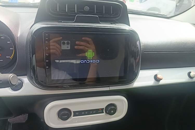 Used Roewe Clever 2021 302 km New Four-Seater Super-Efficient Version Audio And AC Panel