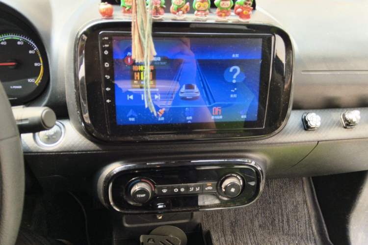 Used Roewe Clever 2021 302 km New Four-Seater Super-Efficient Version Audio And AC Panel