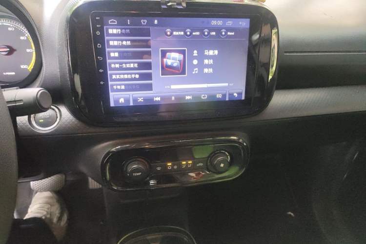 Used Roewe Clever 2021 302 km New Four-Seater Super-Efficient Version Audio And AC Panel