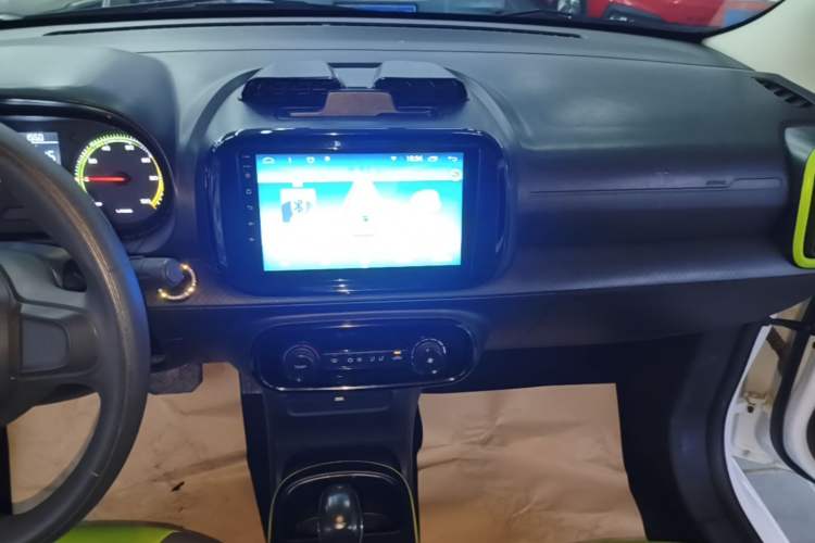 Used Roewe Clever 2021 302 km New Four-Seater Super-Efficient Version Audio And AC Panel