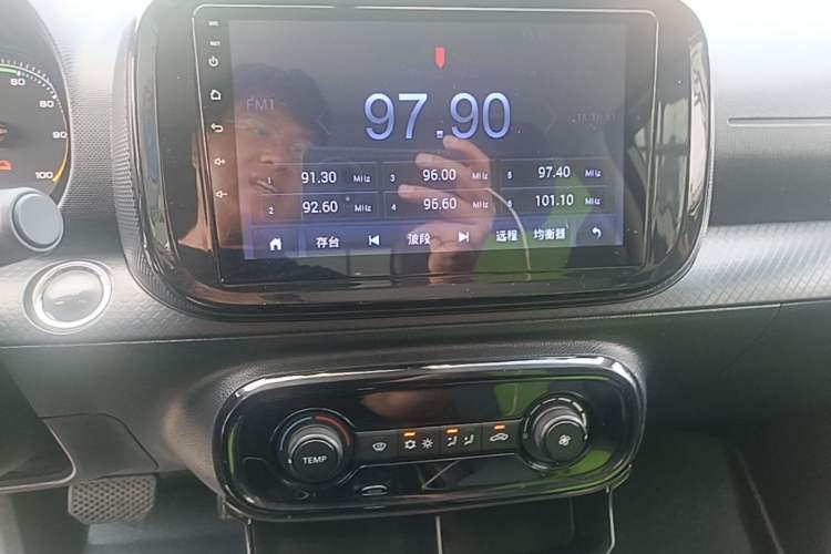 Used Roewe Clever 2021 302 km New Four-Seater Super-Efficient Version Audio And AC Panel