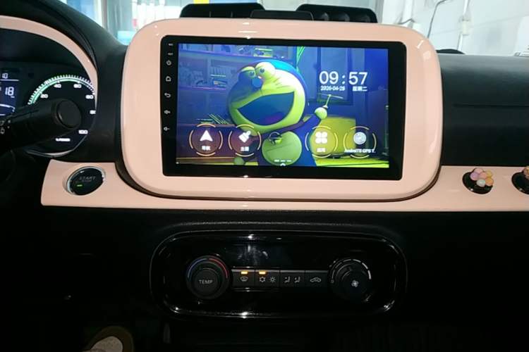 Used Roewe Clever 2021 302 km New Four-Seater Super-Efficient Version Audio And AC Panel