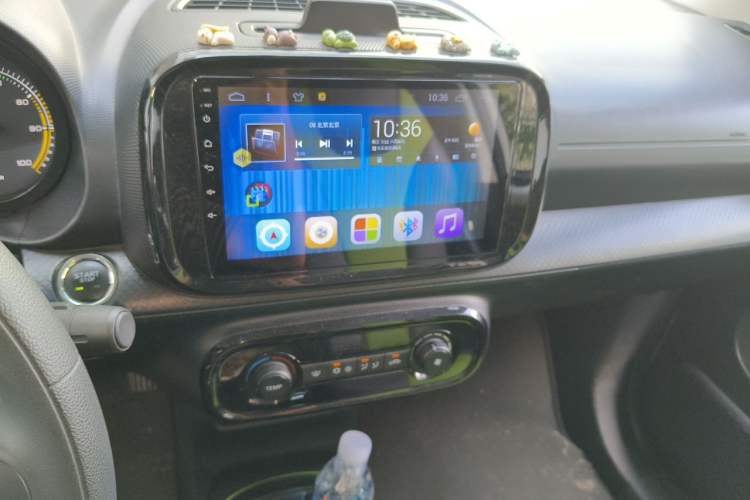 Used Roewe Clever 2021 302 km New Four-Seater Super-Efficient Version Audio And AC Panel
