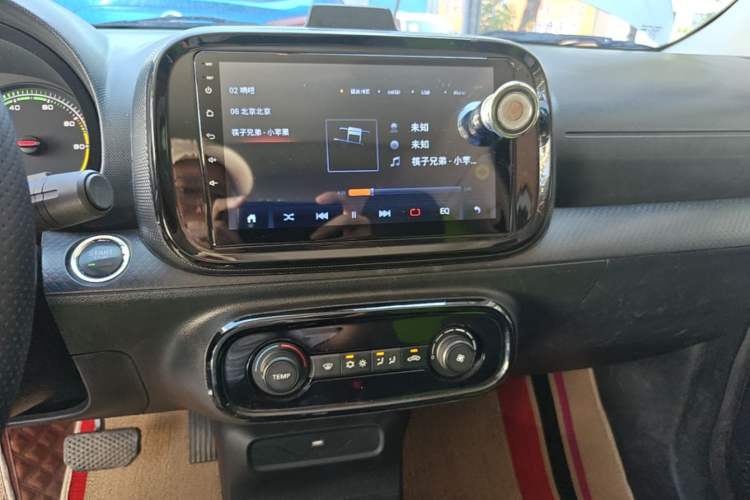 Used Roewe Clever 2021 302 km New Four-Seater Super-Efficient Version Audio And AC Panel