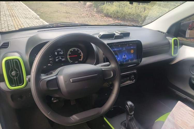 Used Roewe Clever 2021 302 km New Four-Seater Super-Efficient Version Audio And AC Panel