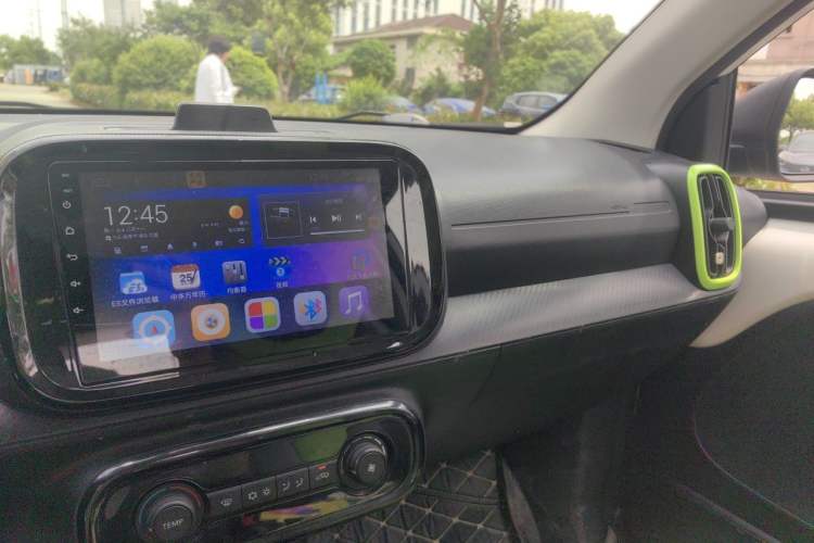 Used Roewe Clever 2021 302 km New Four-Seater Super-Efficient Version Audio And AC Panel