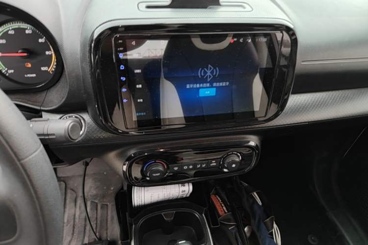 Used Roewe Clever 2021 302 km New Four-Seater Super-Efficient Version Audio And AC Panel