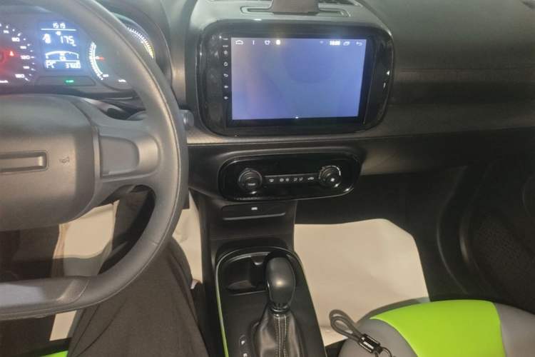 Used Roewe Clever 2021 302 km New Four-Seater Super-Efficient Version Audio And AC Panel