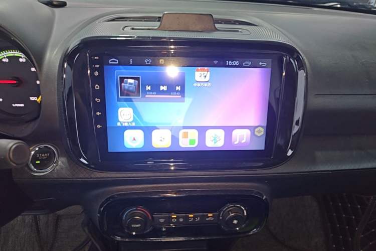 Used Roewe Clever 2021 302 km New Four-Seater Super-Efficient Version Audio And AC Panel