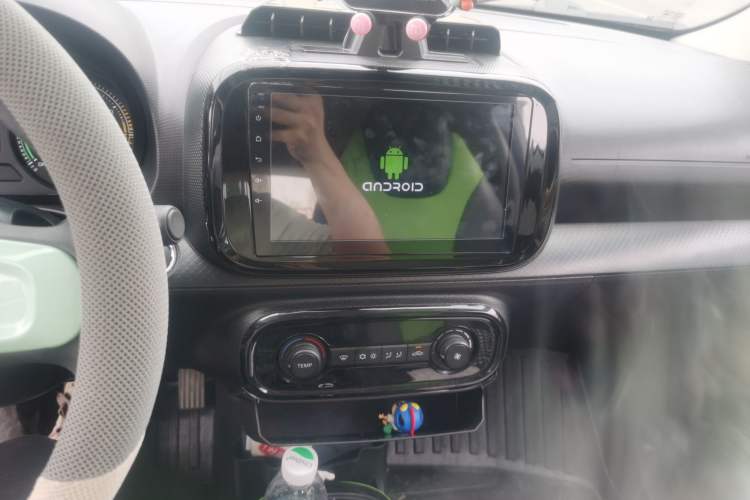 Used Roewe Clever 2021 302 km New Four-Seater Super-Efficient Version Audio And AC Panel