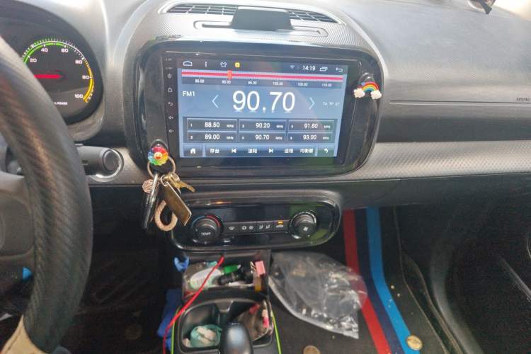 Used Roewe Clever 2021 302 km New Four-Seater Super-Efficient Version Audio And AC Panel