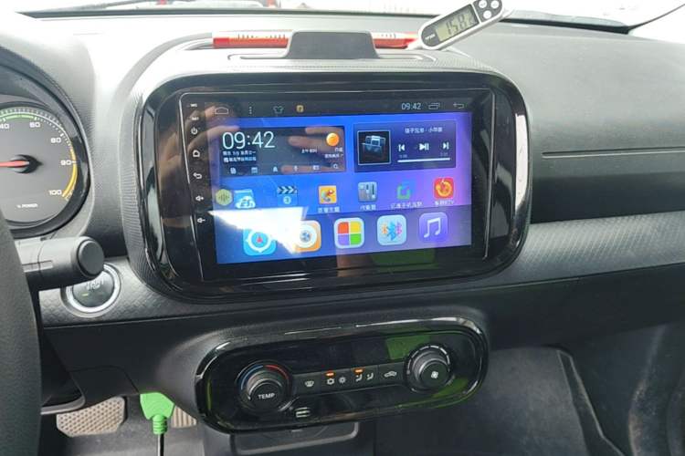 Used Roewe Clever 2021 302 km New Four-Seater Super-Efficient Version Audio And AC Panel