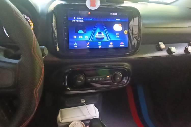 Used Roewe Clever 2021 302 km New Four-Seater Super-Efficient Version Audio And AC Panel