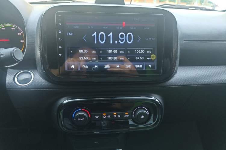 Used Roewe Clever 2021 302km All-Round Version Audio And AC Panel