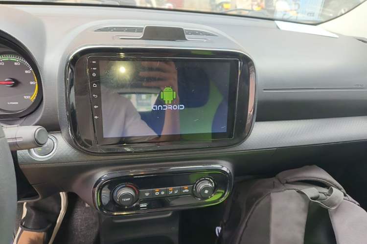 Used Roewe Clever 2021 302 km New Four-Seater Super-Efficient Version Audio And AC Panel
