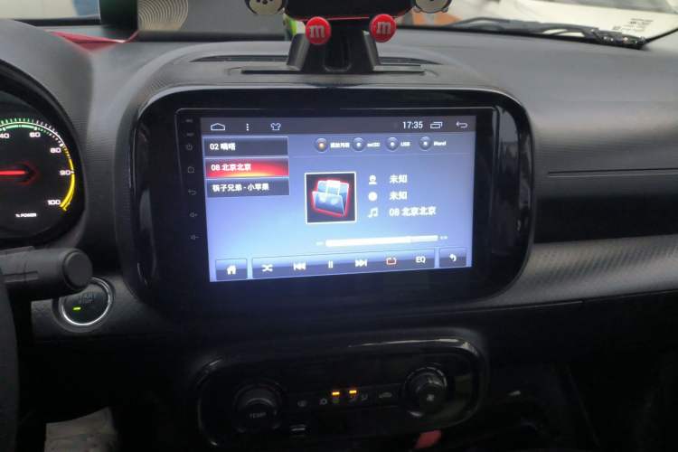 Used Roewe Clever 2021 302 km New Four-Seater Super-Efficient Version Audio And AC Panel
