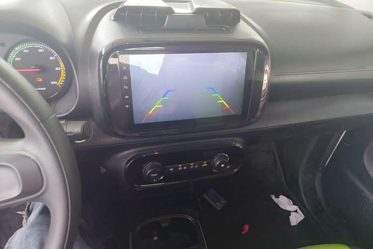 Used Roewe Clever 2021 302 km New Four-Seater Super-Efficient Version Audio And AC Panel