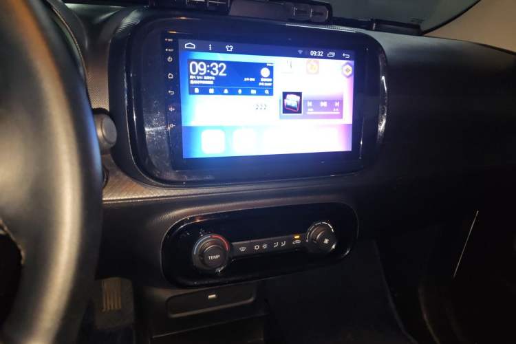 Used Roewe Clever 2021 302km All-Round Version Audio And AC Panel