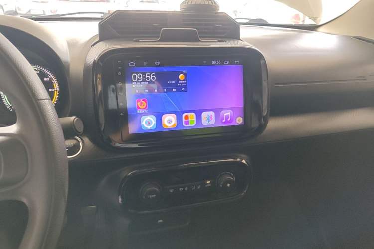 Used Roewe Clever 2021 302 km New Four-Seater Super-Efficient Version Audio And AC Panel