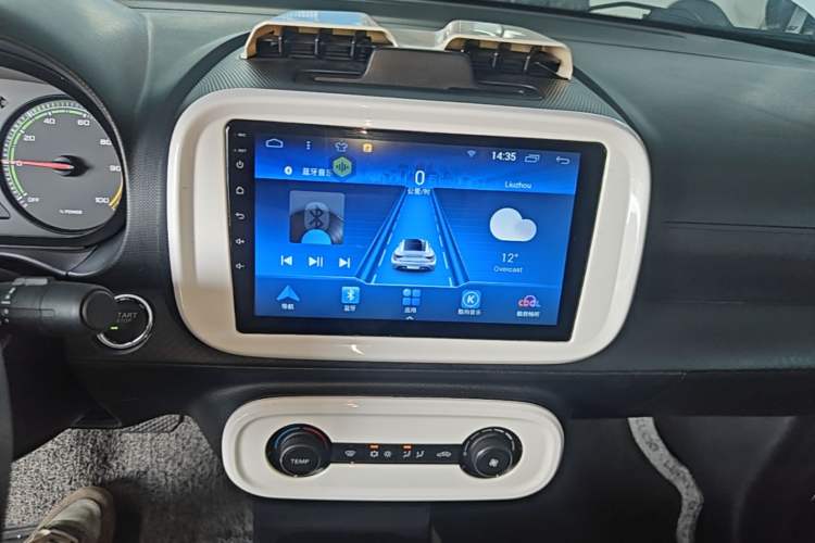 Used Roewe Clever 2021 302 km New Four-Seater Super-Efficient Version Audio And AC Panel