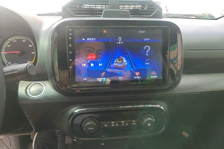Used Roewe Clever 2021 302 km New Four-Seater Super-Efficient Version Audio And AC Panel