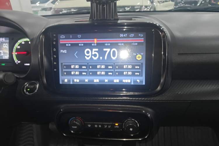 Used Roewe Clever 2021 302 km New Four-Seater Super-Efficient Version Audio And AC Panel