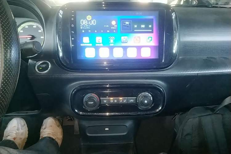 Used Roewe Clever 2021 302 km New Four-Seater Super-Efficient Version Audio And AC Panel