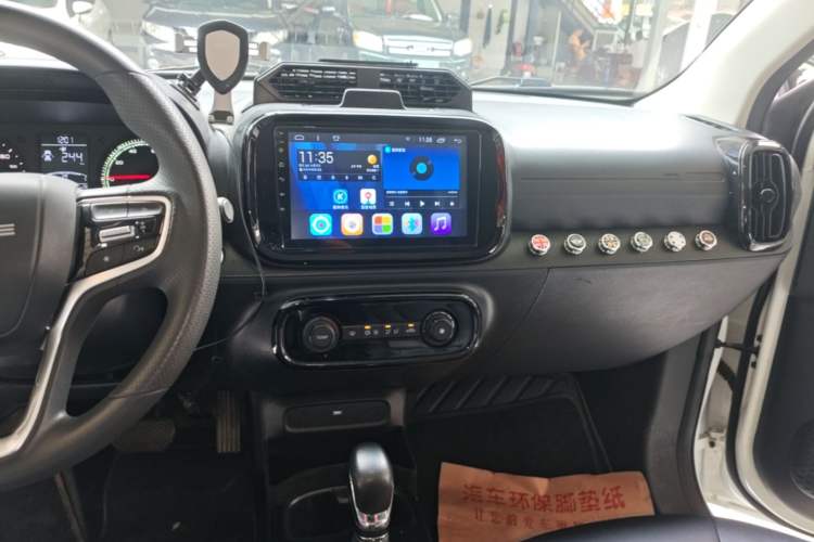Used Roewe Clever 2021 302 km New Four-Seater Super-Efficient Version Audio And AC Panel