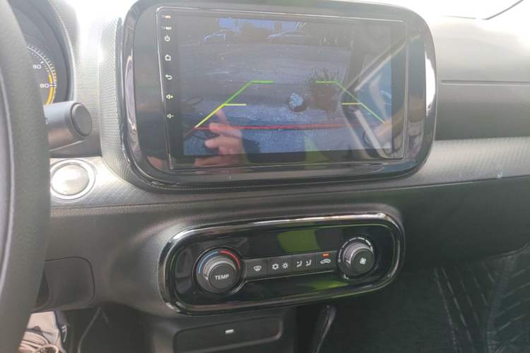 Used Roewe Clever 2021 302 km New Four-Seater Super-Efficient Version Audio And AC Panel