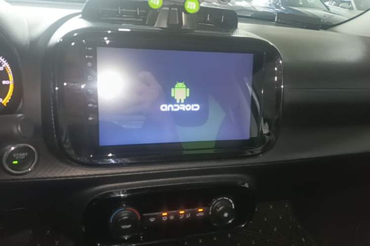 Used Roewe Clever 2021 302 km New Four-Seater Super-Efficient Version Audio And AC Panel