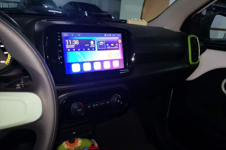 Used Roewe Clever 2021 302 km New Four-Seater Super-Efficient Version Audio And AC Panel