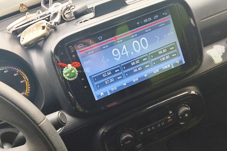 Used Roewe Clever 2021 302 km New Four-Seater Super-Efficient Version Audio And AC Panel