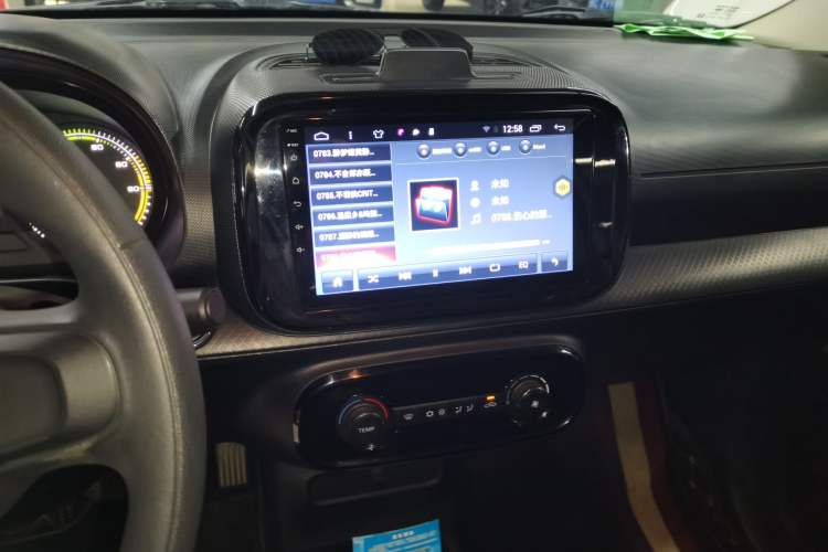 Used Roewe Clever 2021 302 km New Four-Seater Super-Efficient Version Audio And AC Panel