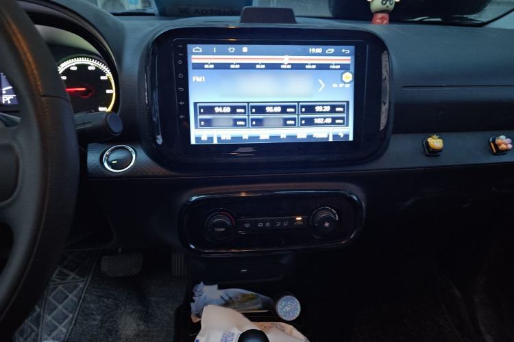 Used Roewe Clever 2021 302 km New Four-Seater Super-Efficient Version Audio And AC Panel