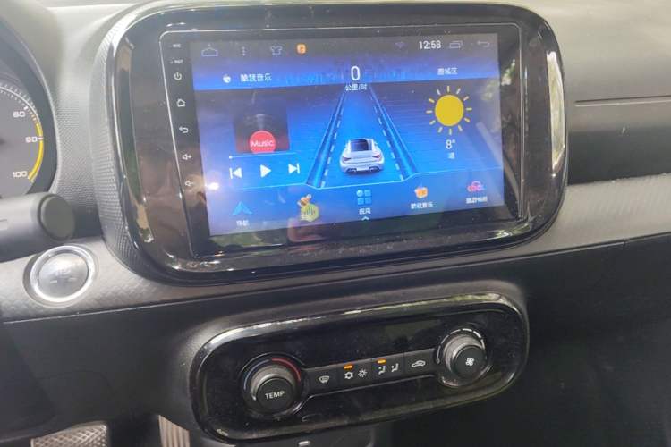 Used Roewe Clever 2021 302 km New Four-Seater Super-Efficient Version Audio And AC Panel