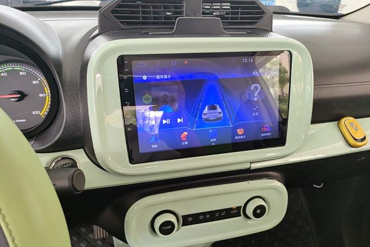 Used Roewe Clever 2021 302 km New Four-Seater Super-Efficient Version Audio And AC Panel