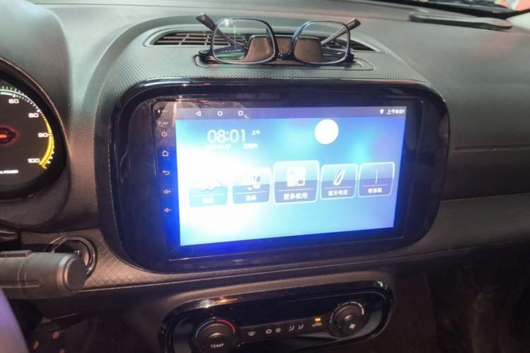 Used Roewe Clever 2021 302 km New Four-Seater Super-Efficient Version Audio And AC Panel