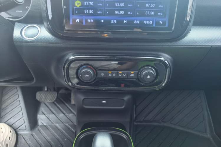 Used Roewe Clever 2021 302km All-Round Version Audio And AC Panel