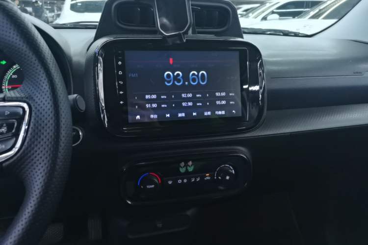 Used Roewe Clever 2021 302 km New Four-Seater Super-Efficient Version Audio And AC Panel