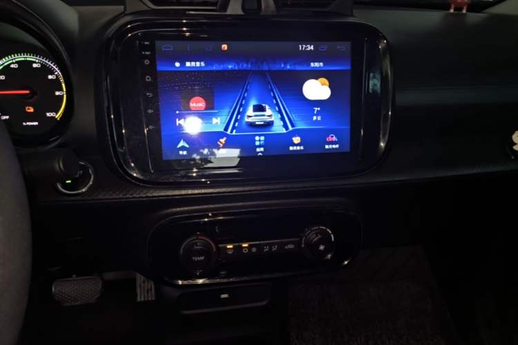 Used Roewe Clever 2021 302 km New Four-Seater Super-Efficient Version Audio And AC Panel