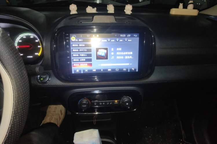Used Roewe Clever 2021 302 km New Four-Seater Super-Efficient Version Audio And AC Panel
