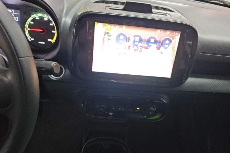 Used Roewe Clever 2021 302 km New Four-Seater Super-Efficient Version Audio And AC Panel