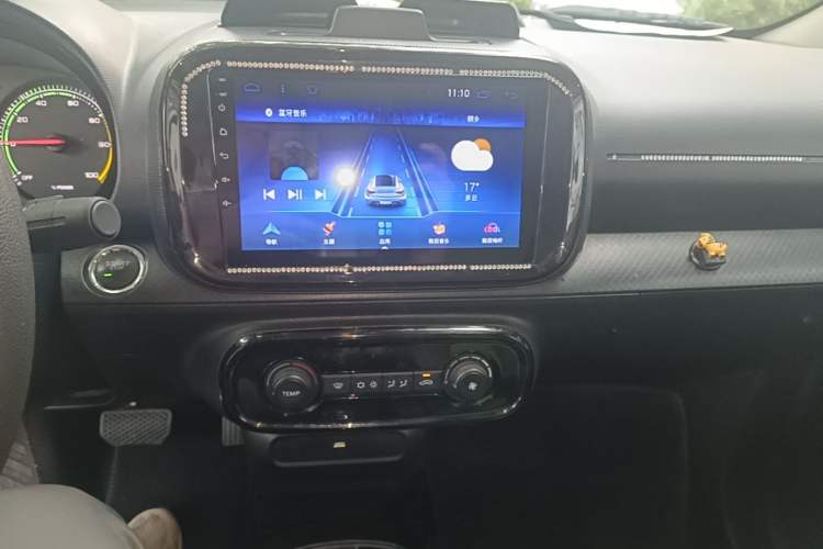 Used Roewe Clever 2021 302 km New Four-Seater Super-Efficient Version Audio And AC Panel